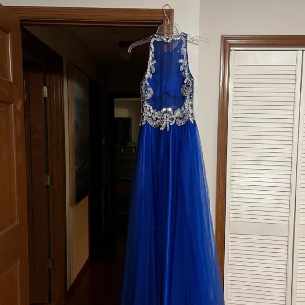 Dave & Johnny Gorgeous Blue Sequined Gown Size 1/2 - Picture 4 of 9